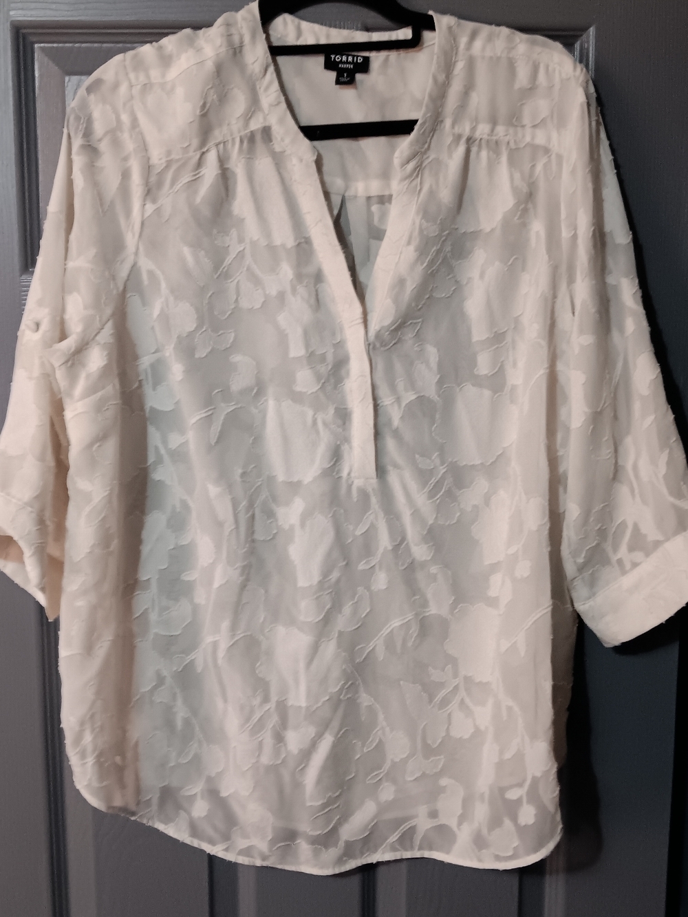 torrid Ivory Floral Textured V-Neck Blouse